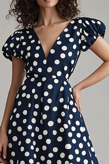 Robe à pois bleu marine et blanc à pois avec manches bouffantes